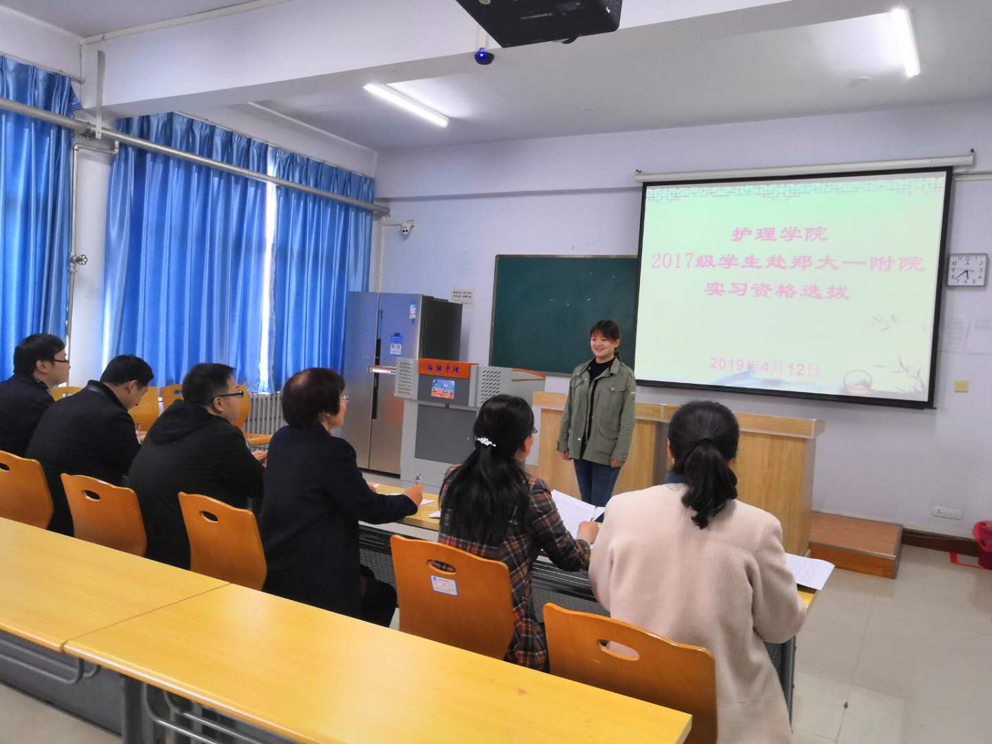 護理學院2017級學生赴鄭大一附院實習選拔工作順利開展